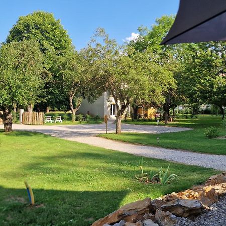 Gite L'Enclos O Rendez-Vous Roquefeuil-Pays De Sault- Avec Jardin Luaran gambar