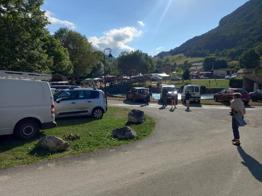 Gite L'Enclos O Rendez-Vous Roquefeuil-Pays De Sault- Avec Jardin Luaran gambar