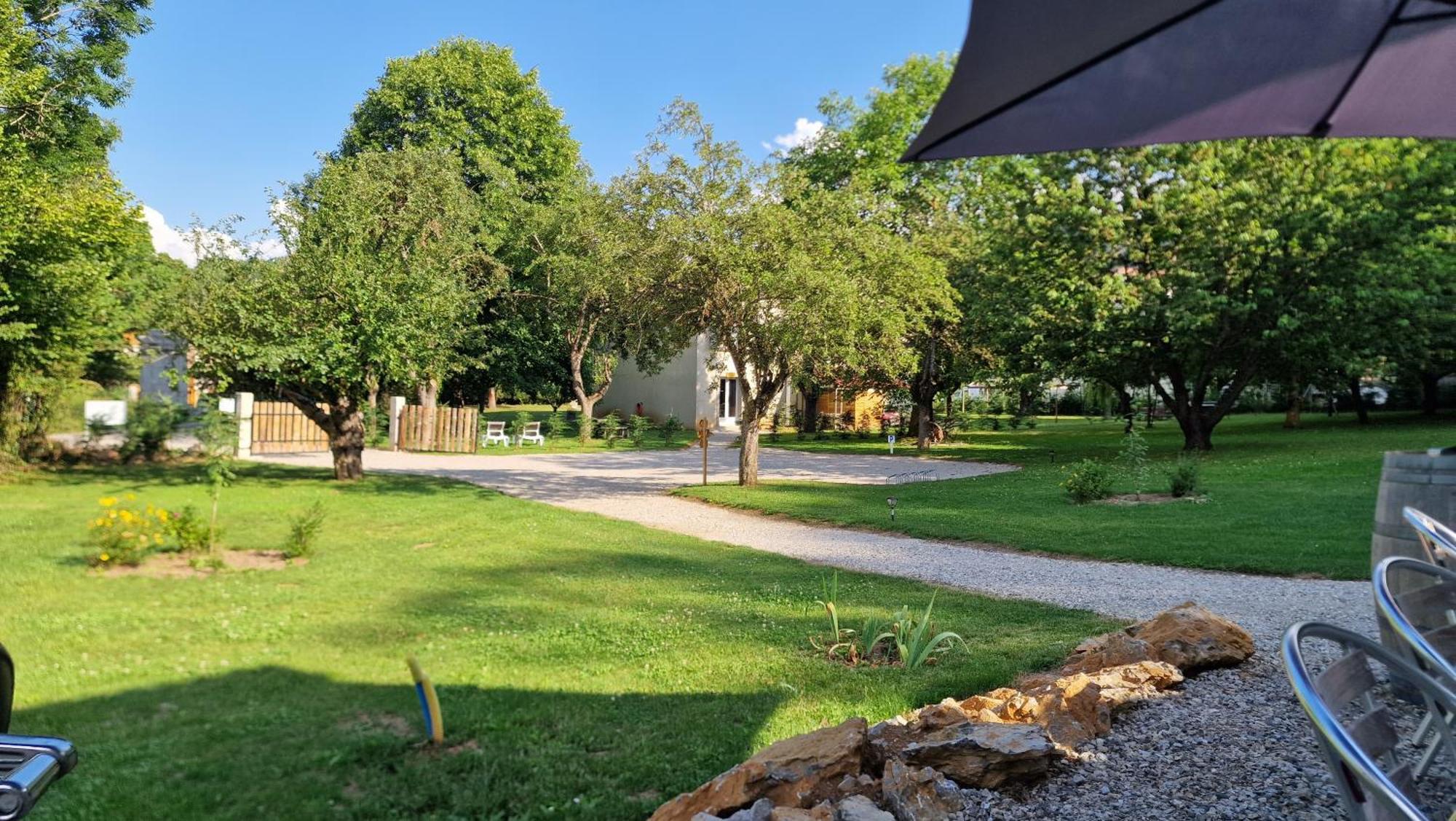 Gite L'Enclos O Rendez-Vous Roquefeuil-Pays De Sault- Avec Jardin Luaran gambar